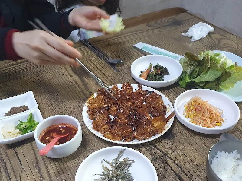 숯불돼지구이 쌈 사진