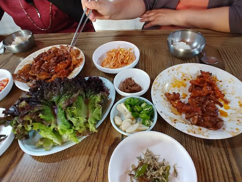 숯불돼지구이 푸짐한 한상차림