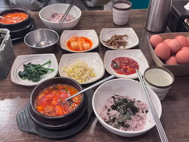 해물 순두부찌개 한 상 차림