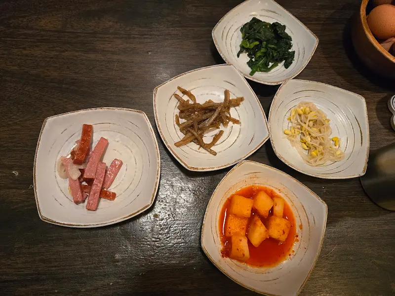 다양한 밑반찬들