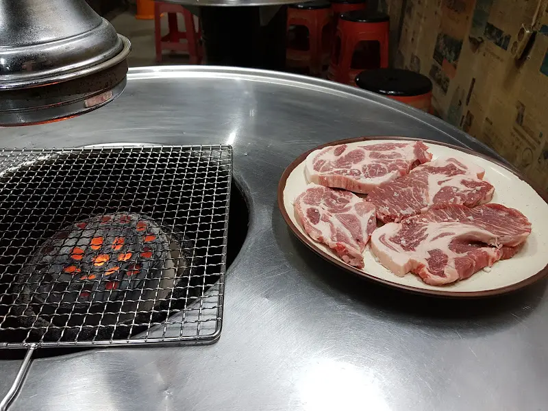 연탄불에 구워지는 목살