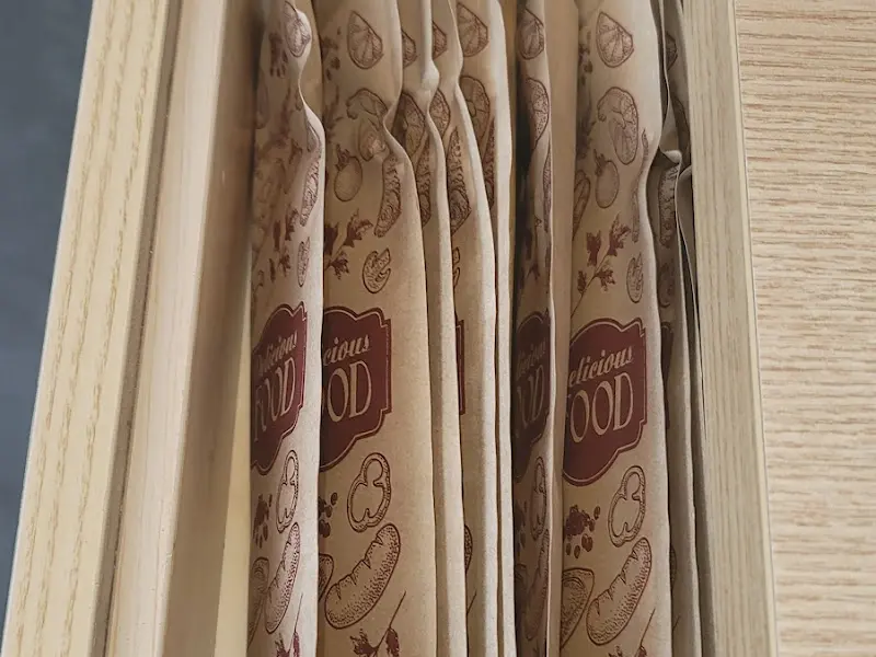 깔끔하게 포장된 수저