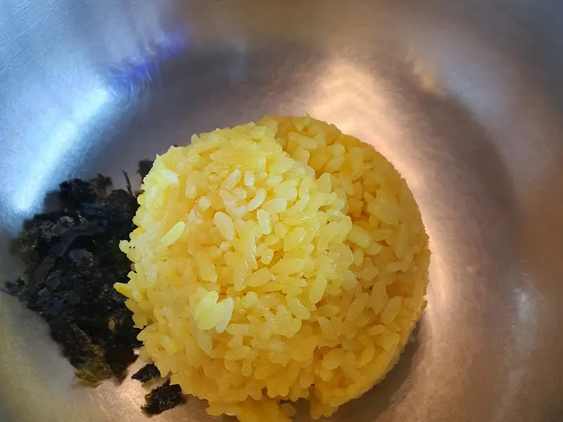 윤기가 자르르 흐르는 볶음밥