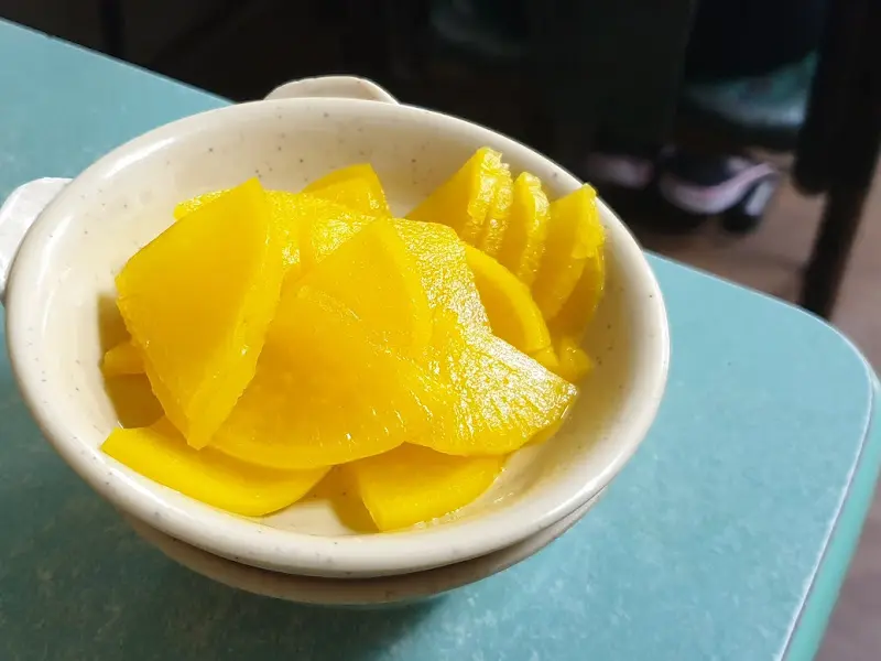 오달통분식 단무지