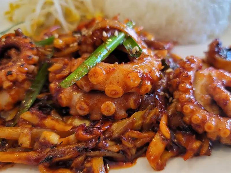 윤기가 흐르는 오징어 볶음