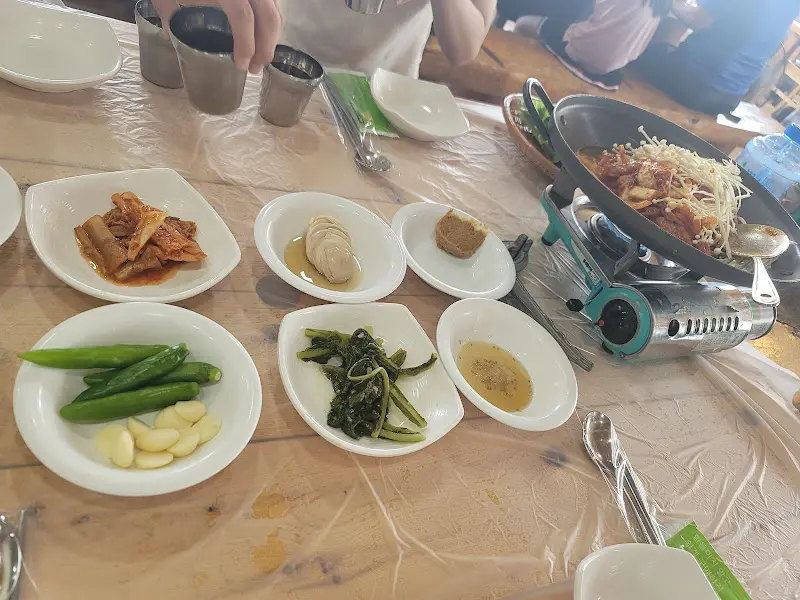 닭 코스 요리 한 상 차림