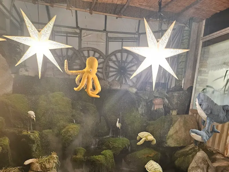 초유지 식물원 내부