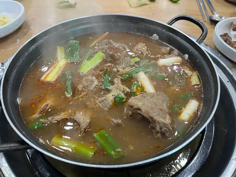 뜨끈한 오리 뼈탕