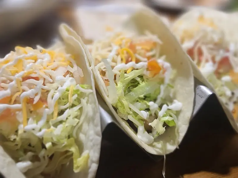 신선한 새우가 듬뿍 들어간 새우 타코