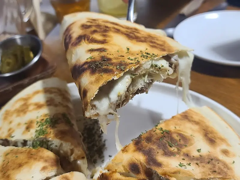 치즈가 듬뿍 들어간 퀘사디아