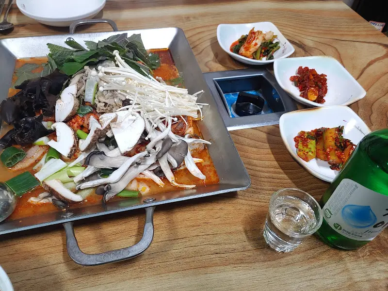 푸짐한 버섯전골