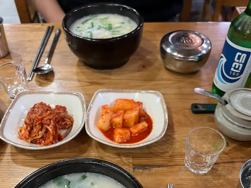 돼지국밥과 깍두기