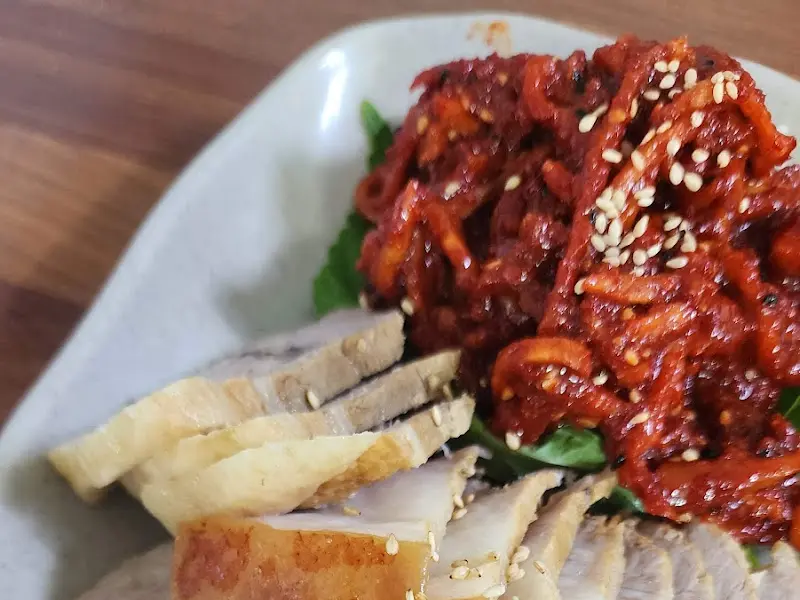 윤기가 흐르는 수육