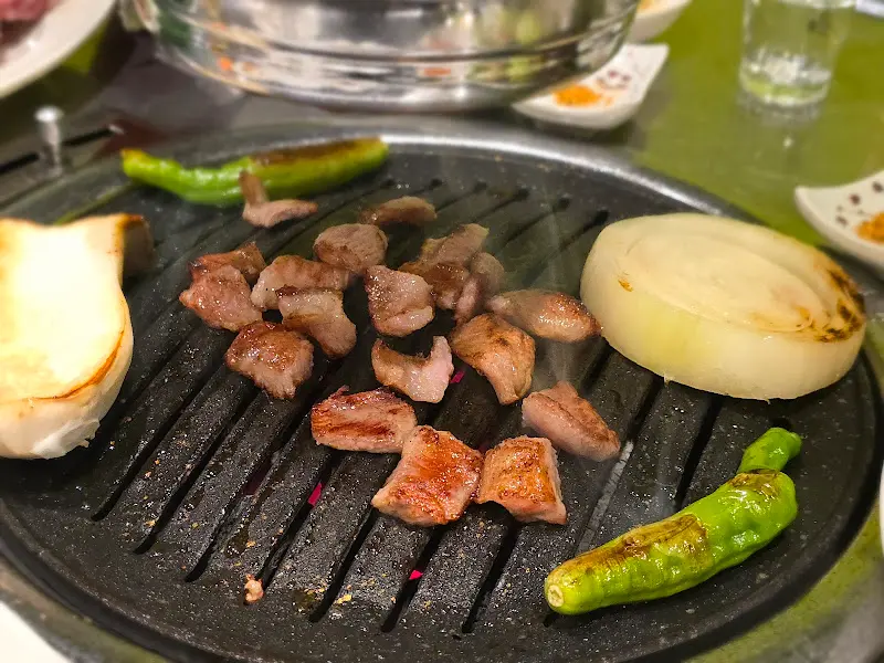 숯불에 구워지는 이베리코 목살