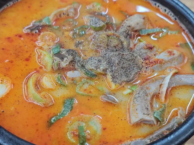 푸짐한 내장국밥