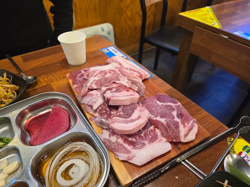 신선함이 느껴지는 C세트 고기