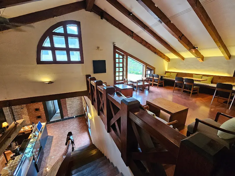 카페 내부 전경