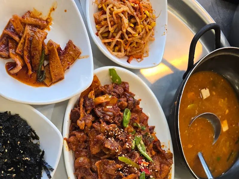 돼지두루치기 한 상 차림