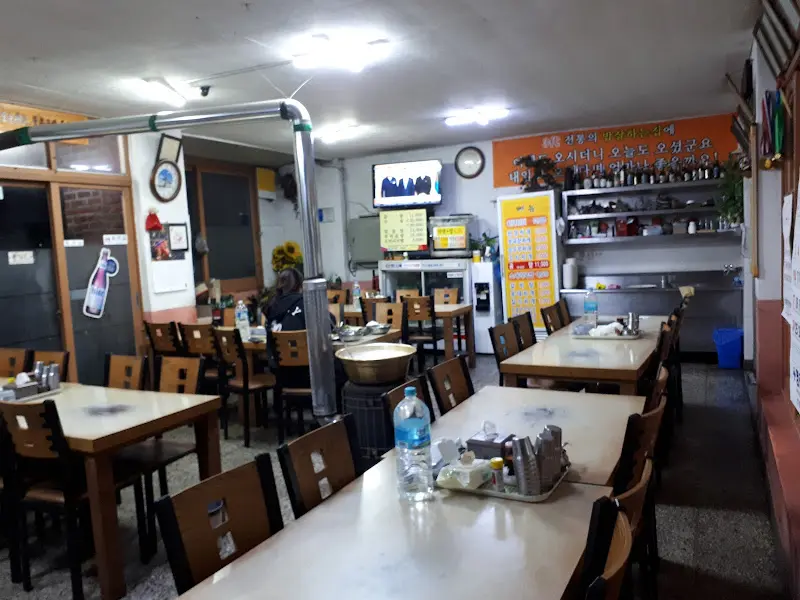 밥잘집 식당 내부 전경