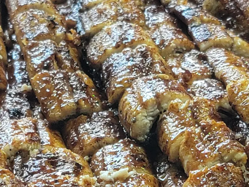 촘촘하게 박힌 윤기가 흐르는 표면