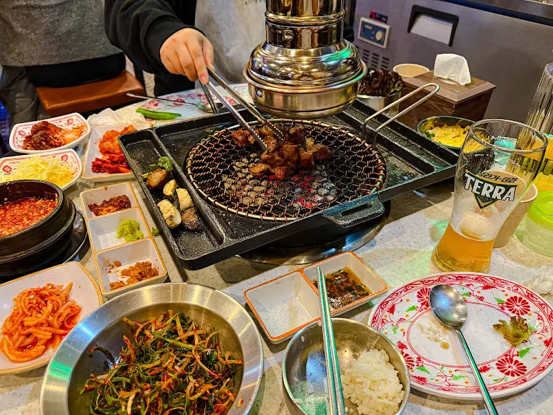 돈사향의 푸짐한 한 상 차림