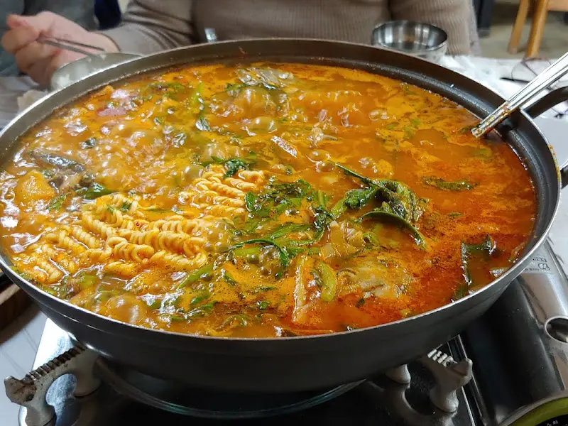 라면 사리가 들어간 매운탕