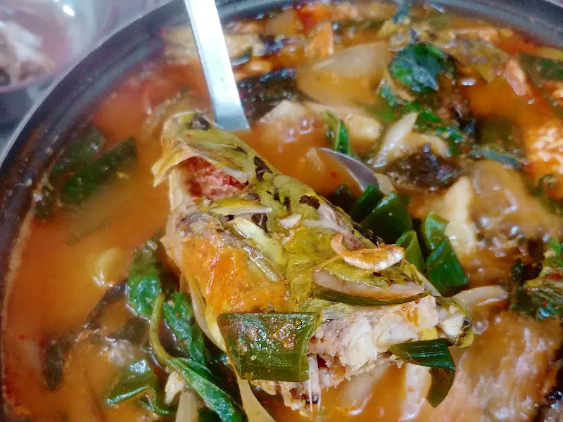 매운탕 속 산천어 머리