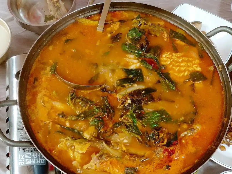 얼큰한 매운탕 국물