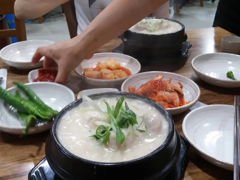 삼계탕과 반찬들