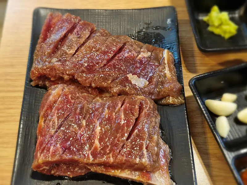 정갈하게 담긴 양념 갈비