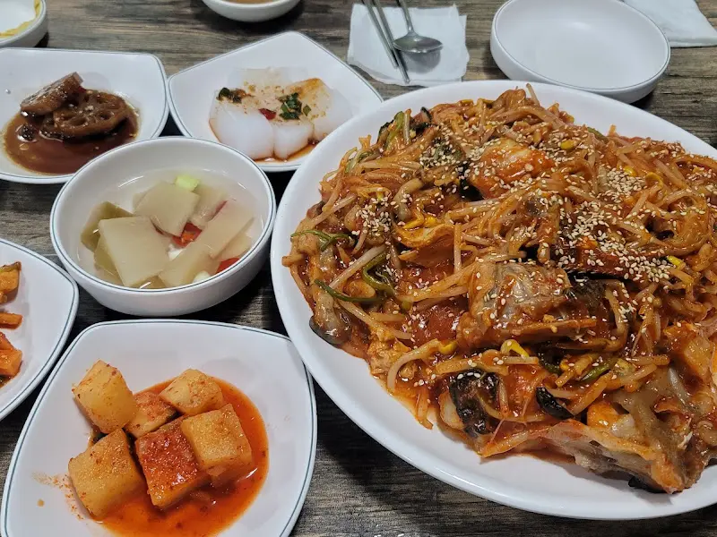 밑반찬과 아구찜