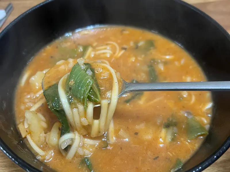 어죽 한 숟갈 크게 떠서!