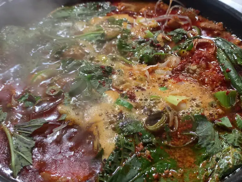 끓고 있는 곱창 전골