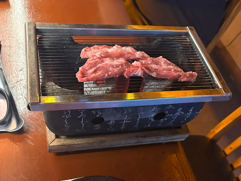 화로에 구워지는 고기