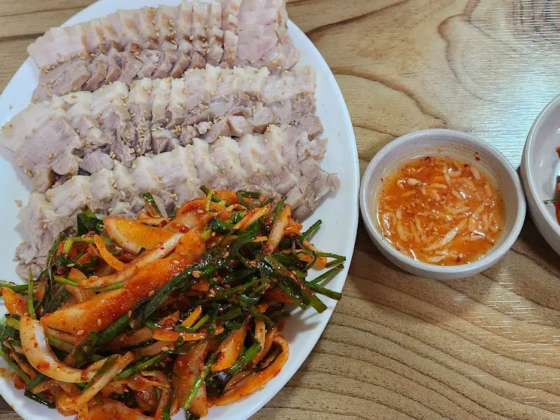 편육과 부추무침