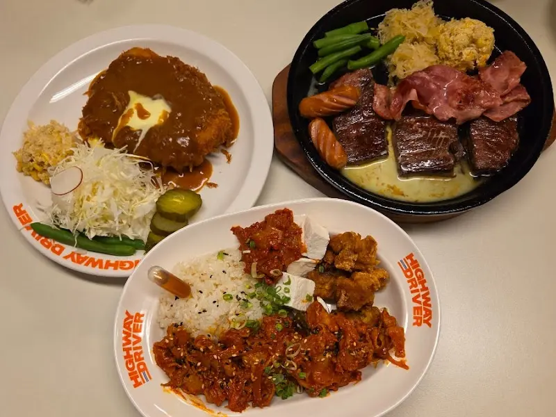 돈까스 제육 정식과 철판 스테이크