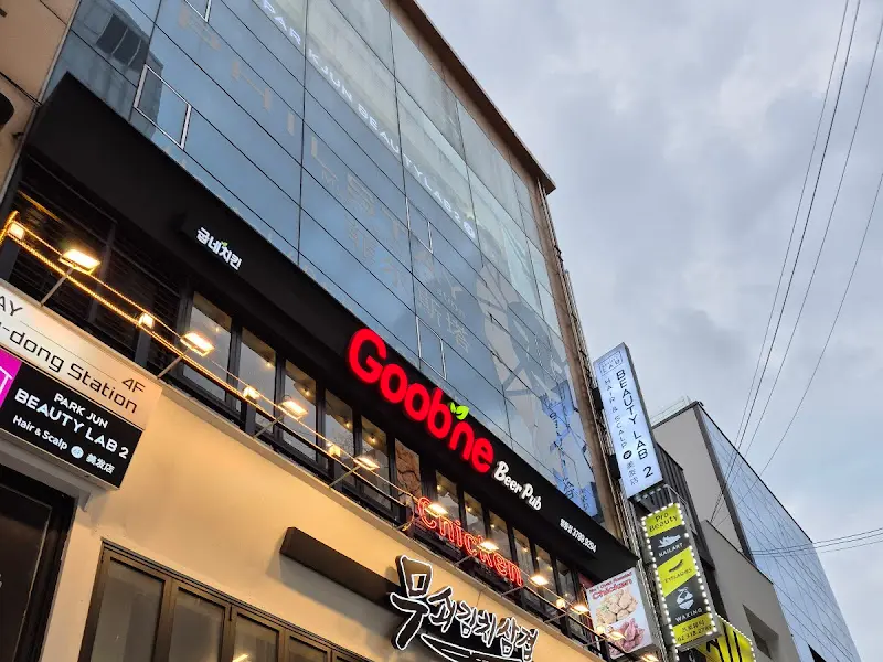 무쇠김치삼겹 명동점 외관