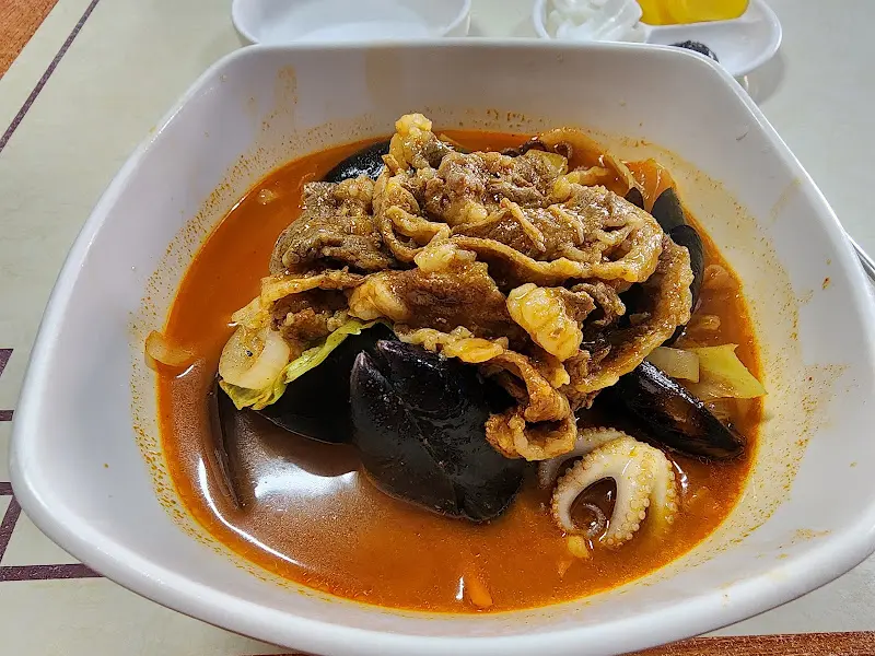 해물과 고기가 듬뿍 들어간 삼선짬뽕