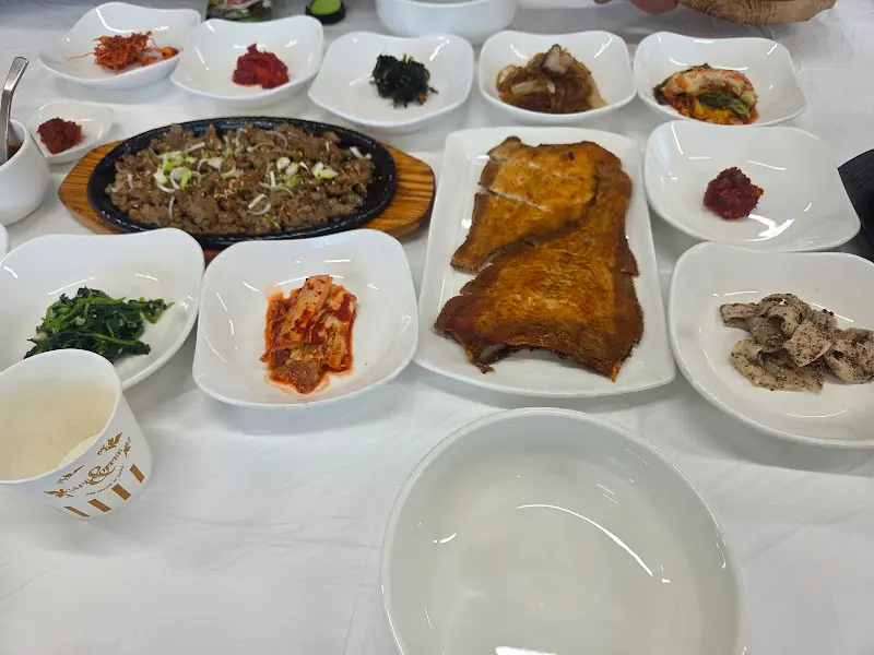 정갈하게 차려진 흥부네밥상 한 상 차림