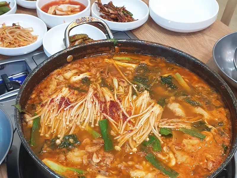 푸짐한 잡고기 매운탕
