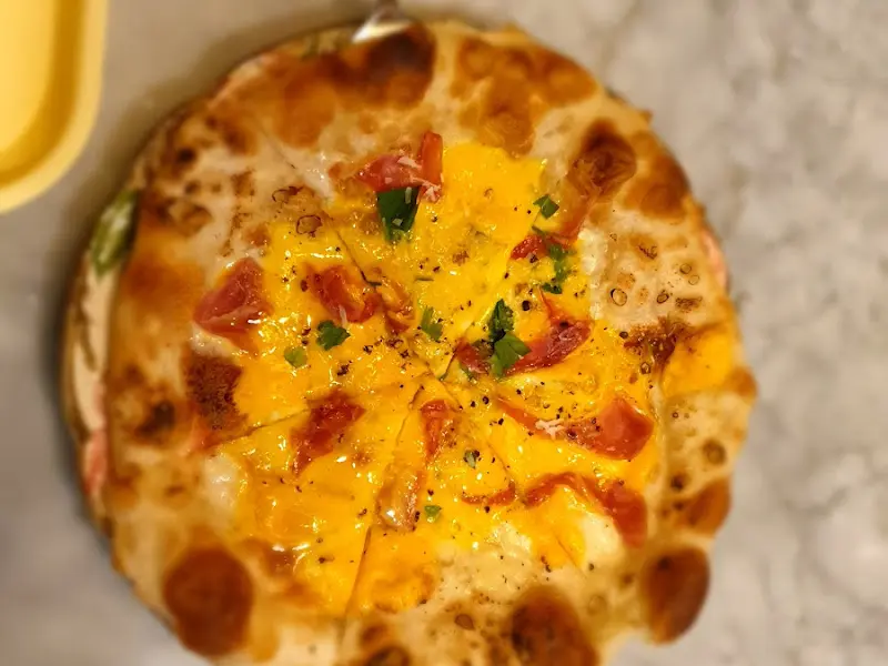 치즈가 듬뿍 올라간 피자