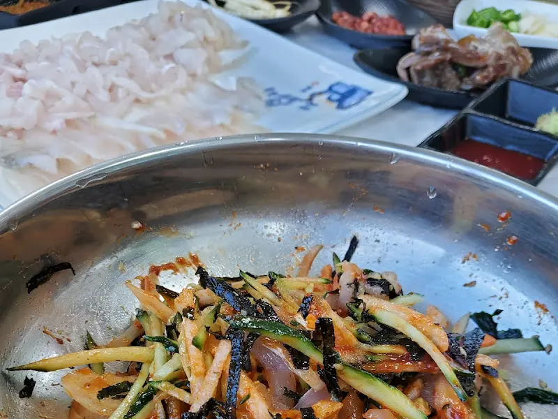 신선한 활어회 한 상차림