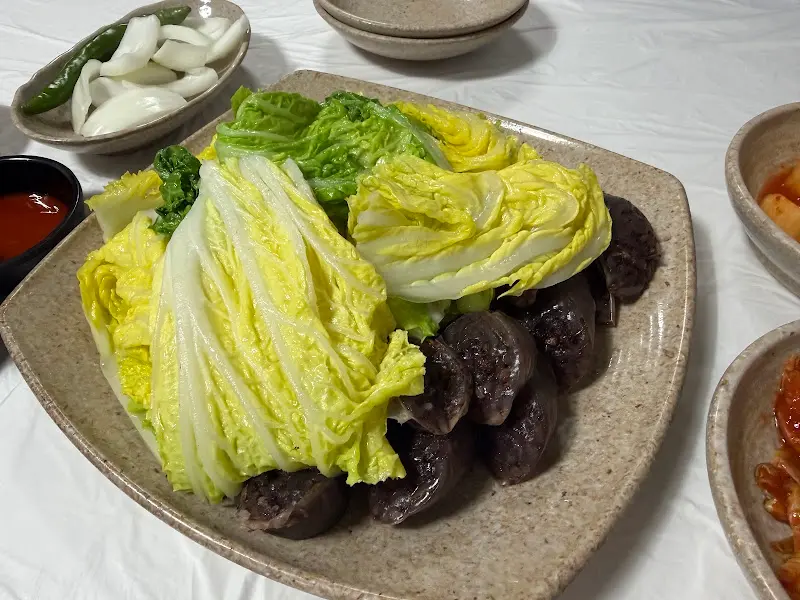 수육과 순대, 알배추