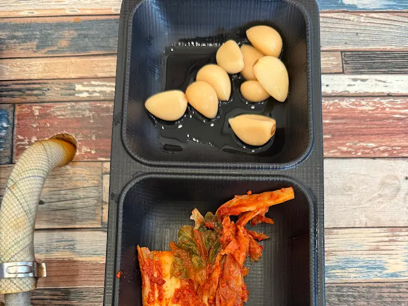 신선한 재료들이 가득한 부대찌개