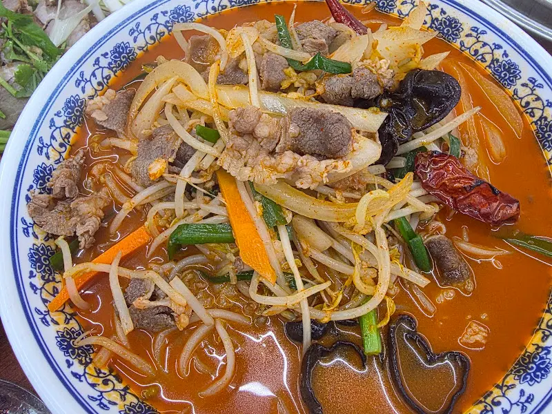 차돌박이가 듬뿍 올라간 편의방 차돌 짬뽕