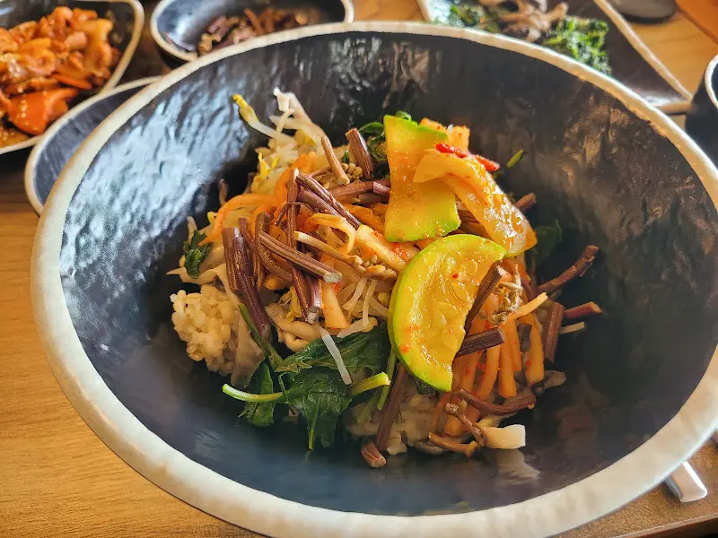 푸짐한 보리밥의 자태