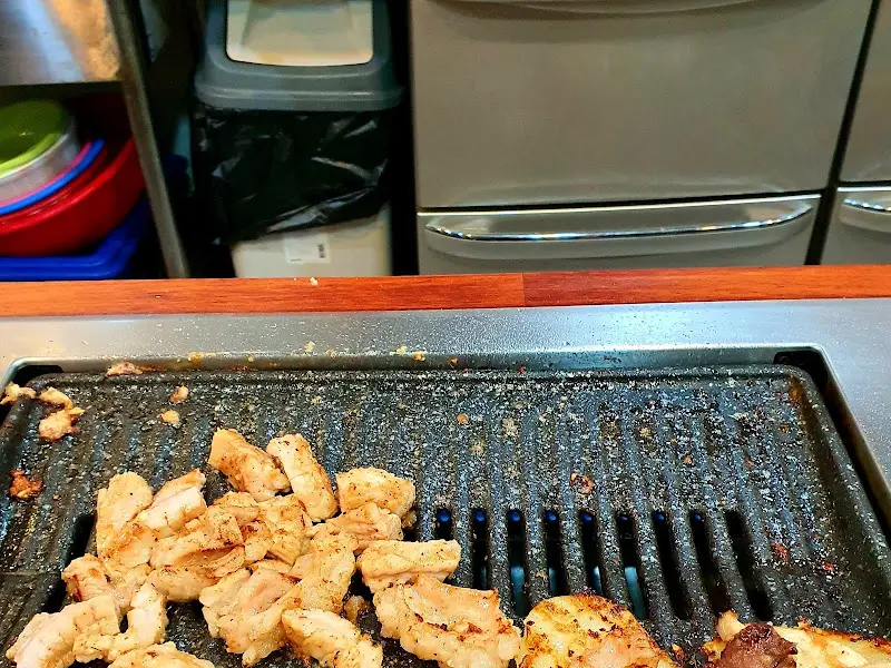 깨끗하게 관리된 불판