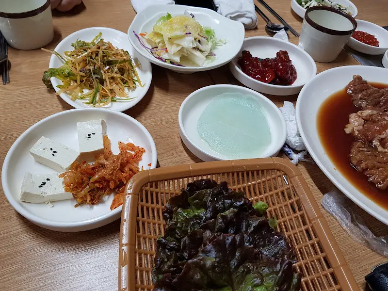 이모네갈비 밑반찬 세팅