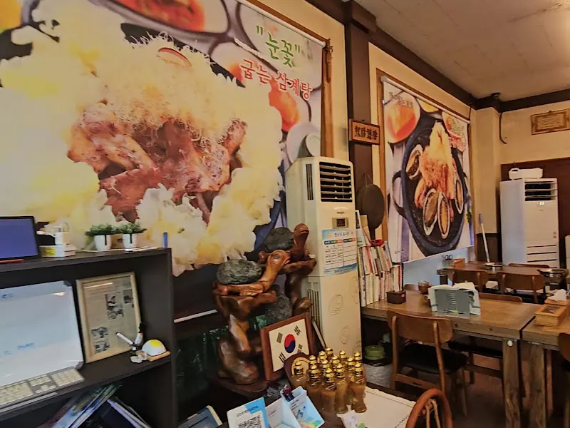 굽는삼계탕 내부 인테리어