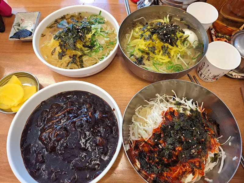 짜장면, 냉우동, 비빔우동